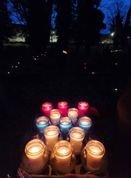 Złoty Stok pamięta – tysiące światełek na starym cmentarzu
