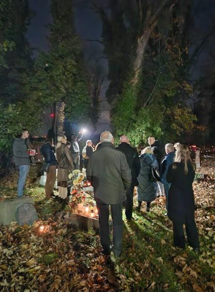 Złoty Stok pamięta – tysiące światełek na starym cmentarzu