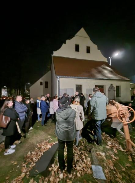 Złoty Stok pamięta – tysiące światełek na starym cmentarzu