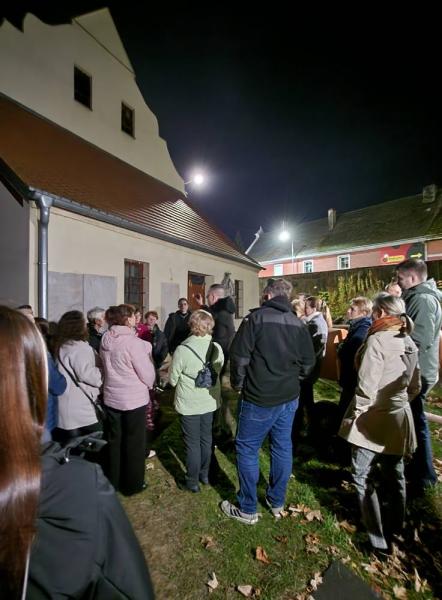 Złoty Stok pamięta – tysiące światełek na starym cmentarzu