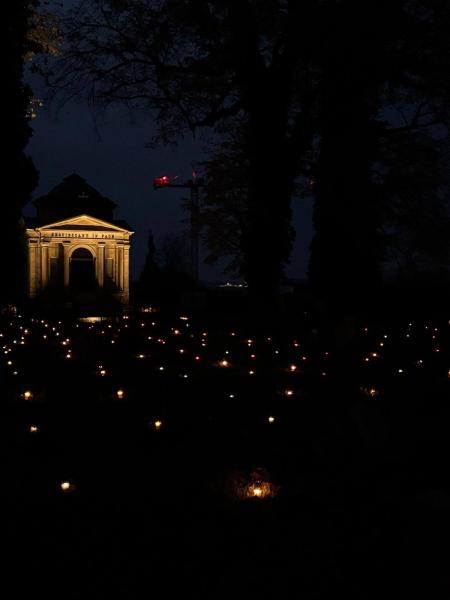 Złoty Stok pamięta – tysiące światełek na starym cmentarzu