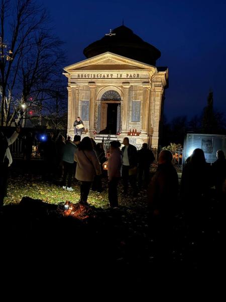 Złoty Stok pamięta – tysiące światełek na starym cmentarzu