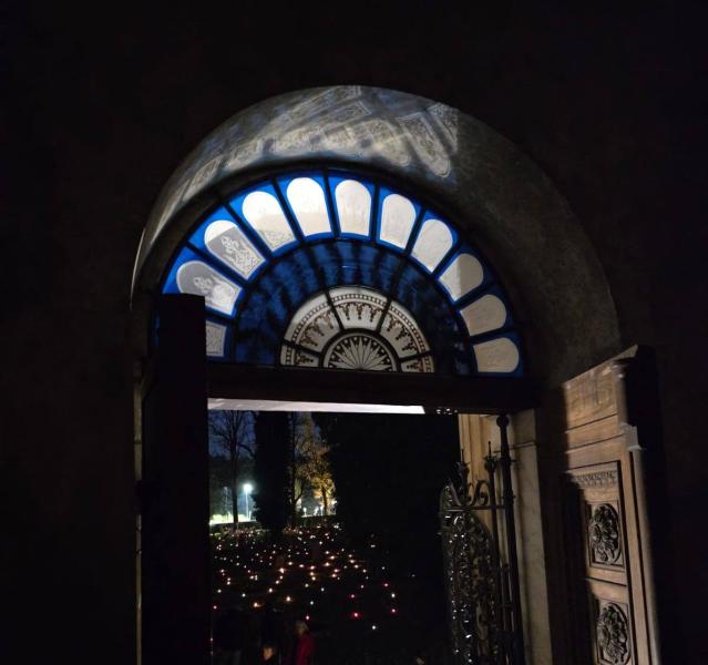 Złoty Stok pamięta – tysiące światełek na starym cmentarzu