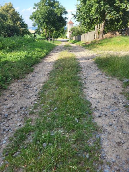 Zakończono remont drogi dojazdowej do gruntów rolnych w Różanej