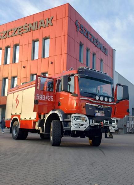Strażacy-ochotnicy z Ożar mają już nowy samochód ratowniczo-gaśniczy