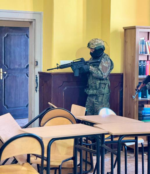 Jak zachować się w sytuacji ataku terrorystycznego? Szkolenie dla uczniów