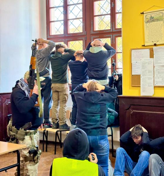 Jak zachować się w sytuacji ataku terrorystycznego? Szkolenie dla uczniów