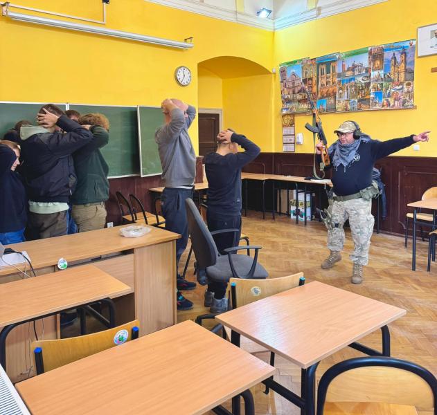 Jak zachować się w sytuacji ataku terrorystycznego? Szkolenie dla uczniów