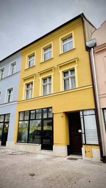 Ziębicki rynek pięknieje. Kolejne kamienice po remoncie elewacji