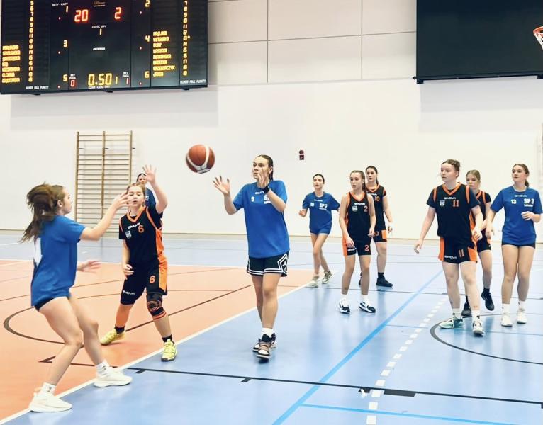 Zdecydowane zwycięstwo koszykarek z Ziębic w powiatowym finale koszykówki