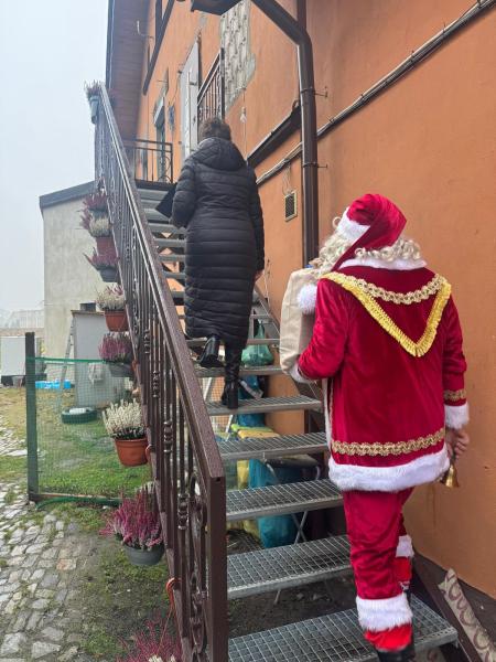 Mikołajowa delegacja z wizytą u najmłodszych mieszkańców gminy