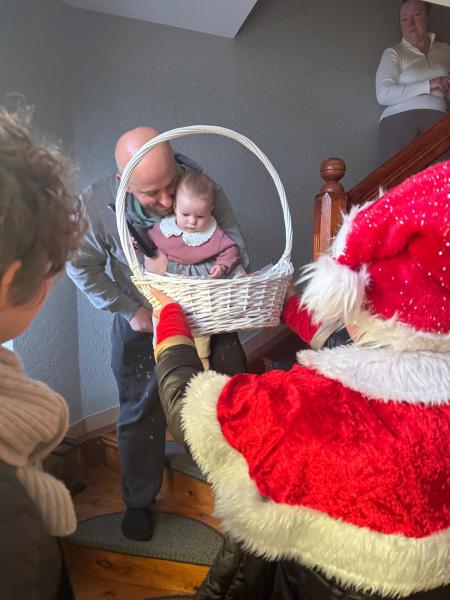 Mikołajowa delegacja z wizytą u najmłodszych mieszkańców gminy