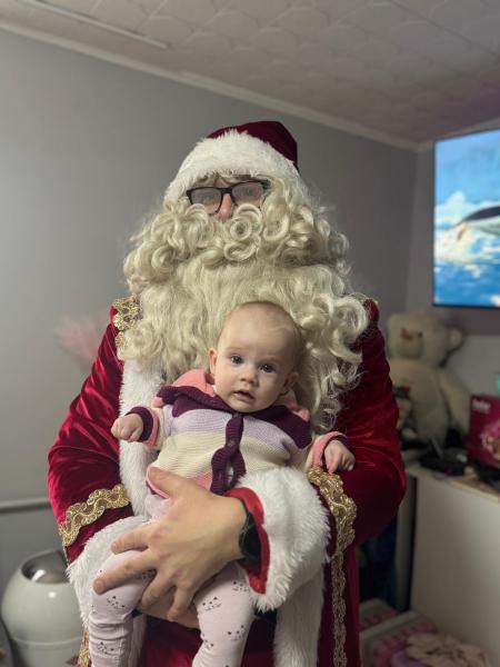 Mikołajowa delegacja z wizytą u najmłodszych mieszkańców gminy