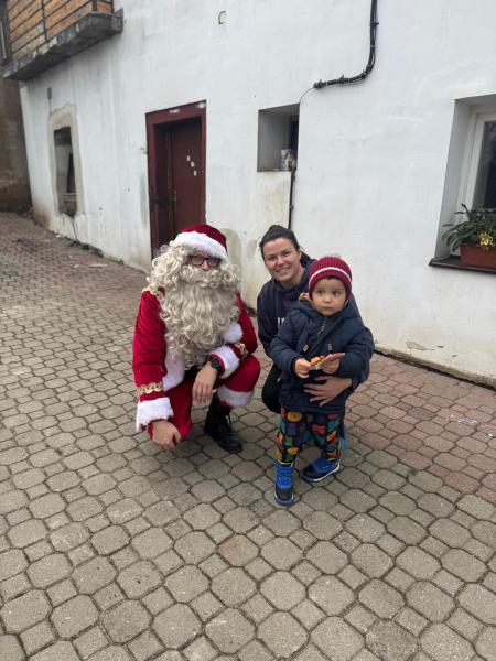 Mikołajowa delegacja z wizytą u najmłodszych mieszkańców gminy