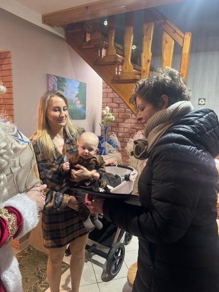 Mikołajowa delegacja z wizytą u najmłodszych mieszkańców gminy