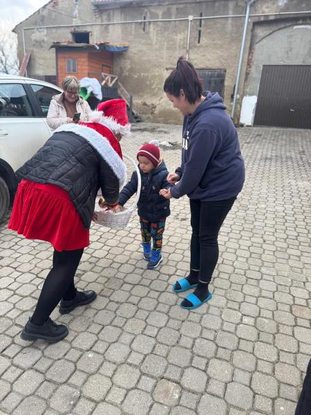 Mikołajowa delegacja z wizytą u najmłodszych mieszkańców gminy
