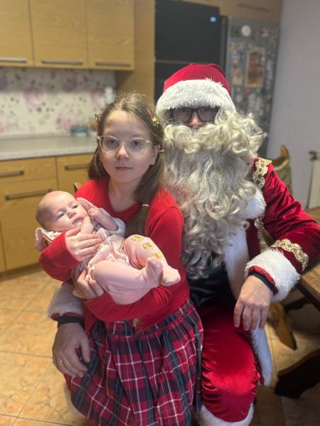 Mikołajowa delegacja z wizytą u najmłodszych mieszkańców gminy