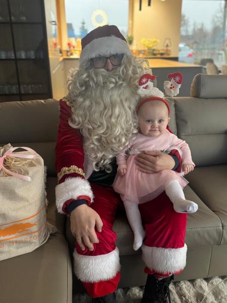 Mikołajowa delegacja z wizytą u najmłodszych mieszkańców gminy