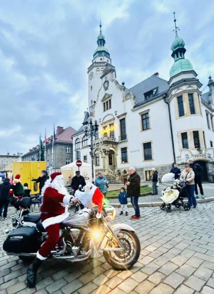W Ziębicach można było poczuć magię świąt. Jarmark bożonarodzeniowy za nami [foto]