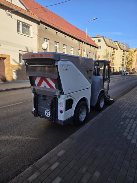 Nowa, wielozadaniowa maszyna na wyposażeniu ziębickiego Zakładu Usług Komunalnych