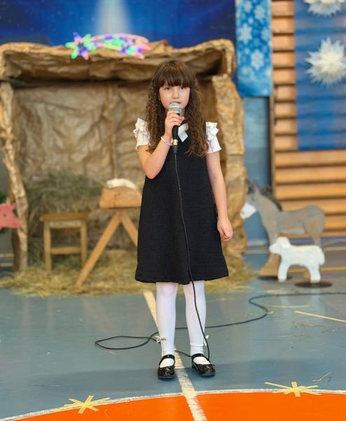 Jasełka w wykonaniu uczniów Szkoły Podstawowej w Henrykowie – pełne radości i z mądrym przesłaniem