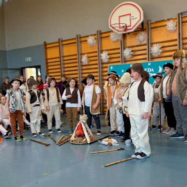 Jasełka w wykonaniu uczniów Szkoły Podstawowej w Henrykowie – pełne radości i z mądrym przesłaniem