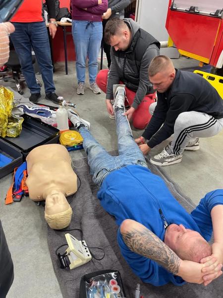 Cykl szkoleń z pierwszej pomocy przedmycznej. Przeszkolono służby oraz mieszkańców