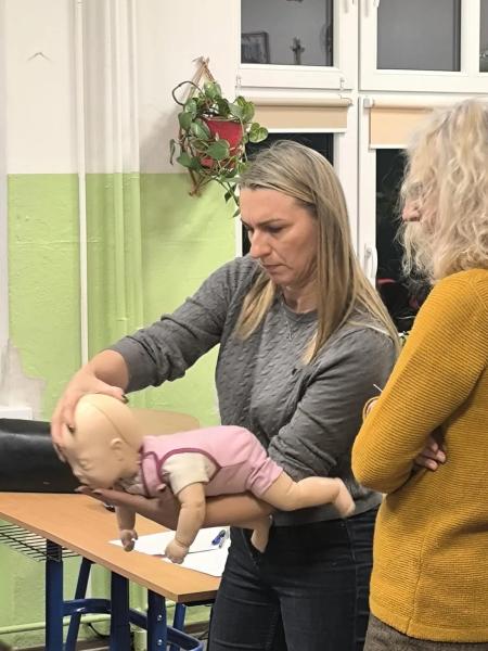 Cykl szkoleń z pierwszej pomocy przedmycznej. Przeszkolono służby oraz mieszkańców