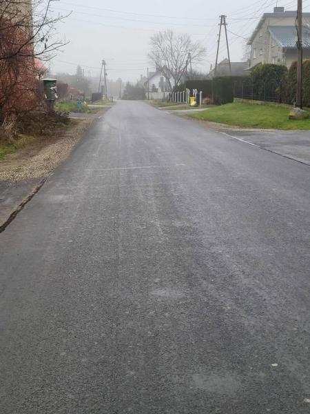 Kolejna inwestycja drogowa Powiatu Ząbkowickiego zakończona. Blisko 1,7 km nowej nawierzchni