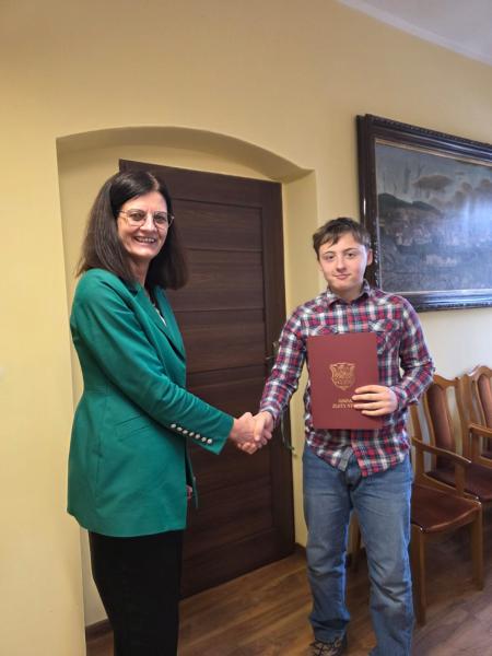 Burmistrz wręczyła stypendia sportowcom