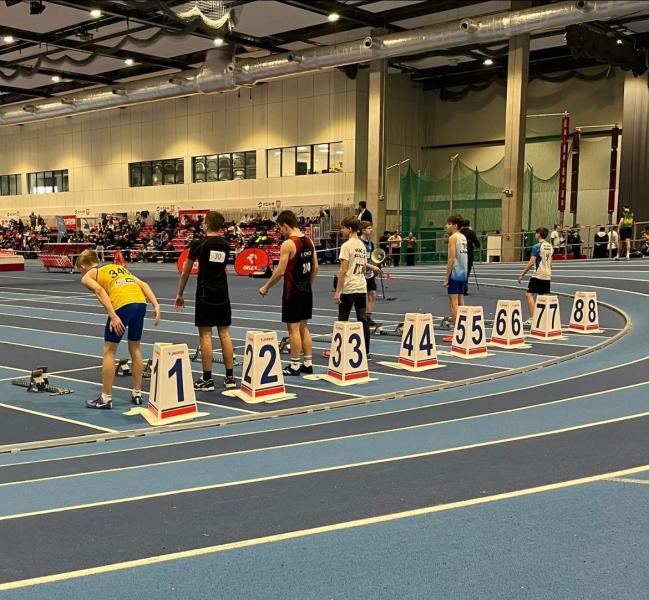 Sportowe emocje na arenie wojewódzkiej z udziałem lekkoatletów z Ziębic