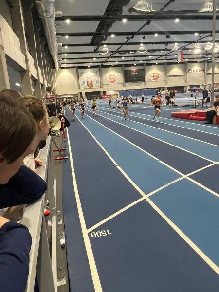 Sportowe emocje na arenie wojewódzkiej z udziałem lekkoatletów z Ziębic