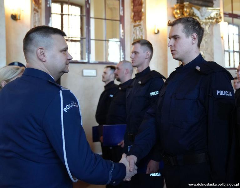 Uroczyste ślubowanie nowych policjantów we wrocławskim Oratorium Marianum