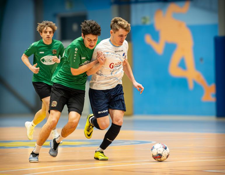 Ząbkowicka Liga Futsalu wkroczyła w decydującą fazę. Znamy cztery ekipy, które zawalczą o mistrza