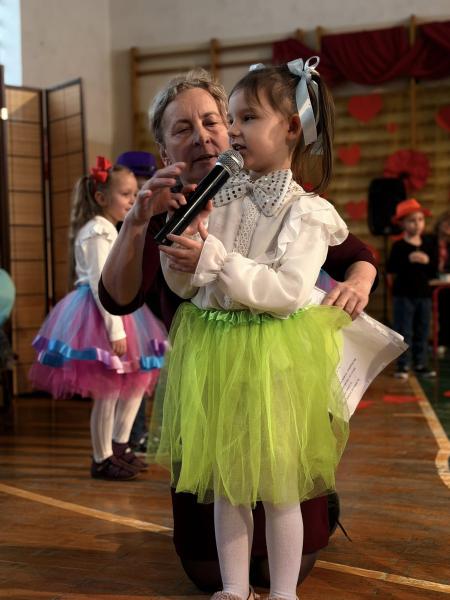Dzień Babci i Dziadka w Zespole Szkół i Przedszkoli w Niedźwiedziu [foto]