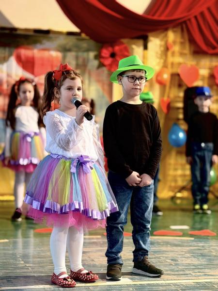 Dzień Babci i Dziadka w Zespole Szkół i Przedszkoli w Niedźwiedziu [foto]