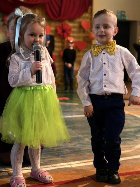 Dzień Babci i Dziadka w Zespole Szkół i Przedszkoli w Niedźwiedziu [foto]