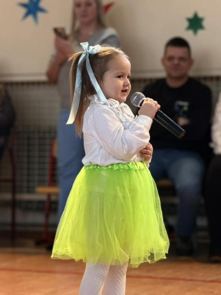 Dzień Babci i Dziadka w Zespole Szkół i Przedszkoli w Niedźwiedziu [foto]