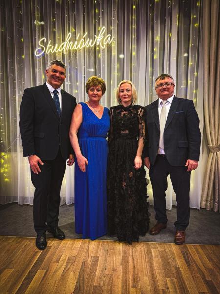 Maturzyści z „Wrocławskiej” bawili się na studniówce [foto]