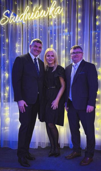 Maturzyści z „Wrocławskiej” bawili się na studniówce [foto]