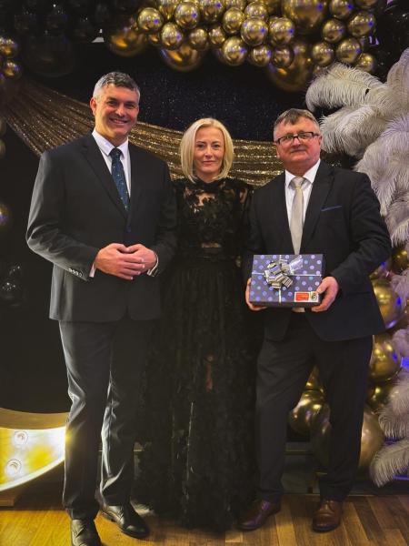 Maturzyści z „Wrocławskiej” bawili się na studniówce [foto]