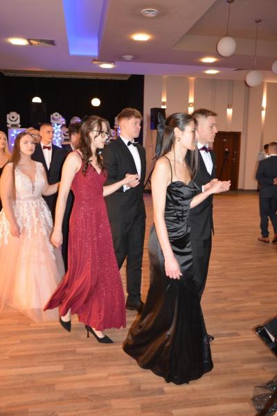 Maturzyści z „Wrocławskiej” bawili się na studniówce [foto]