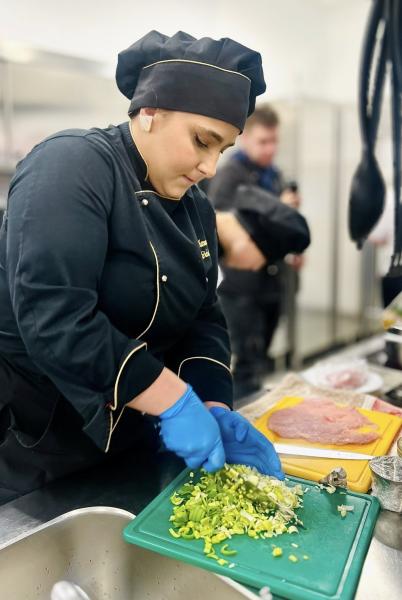 Młodzi kucharze w akcji. I Regionalny Konkurs Kulinarny Masfrost Chef 