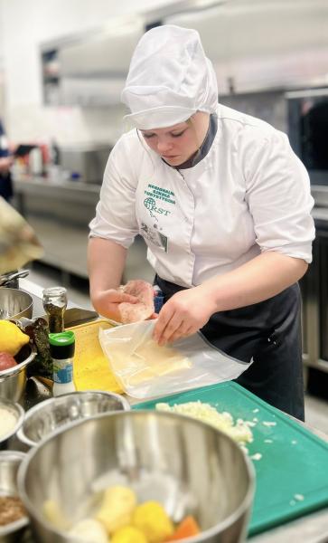 Młodzi kucharze w akcji. I Regionalny Konkurs Kulinarny Masfrost Chef 