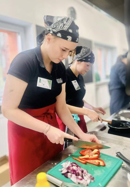 Młodzi kucharze w akcji. I Regionalny Konkurs Kulinarny Masfrost Chef 