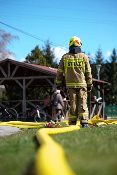 Śmigus-Dyngus w Kamieńcu Ząbkowickim. Strażacy-ochotnicy stoczyli wodną bitwę