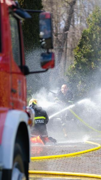 Śmigus-Dyngus w Kamieńcu Ząbkowickim. Strażacy-ochotnicy stoczyli wodną bitwę