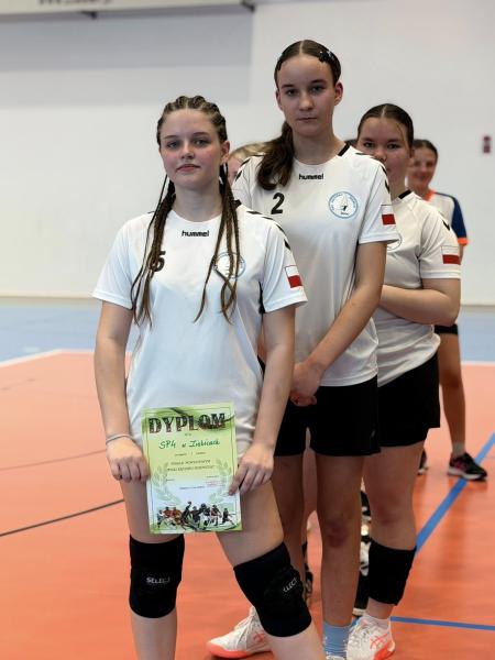 Finał powiatowy w piłce ręcznej w Ziębicach. Gospodynie i gospodarze najlepsi