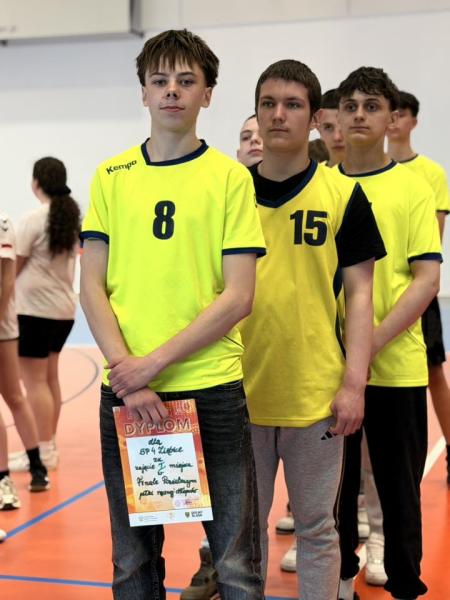 Finał powiatowy w piłce ręcznej w Ziębicach. Gospodynie i gospodarze najlepsi