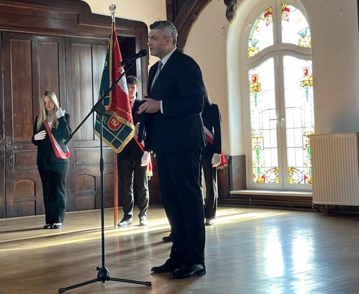 	Zakończenie roku szkolnego maturzystów. Najlepsi uczniowie otrzymali nagrody finansowe